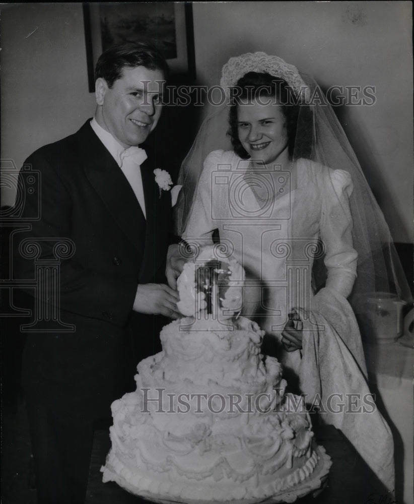 1946 Press Photo Mr. and Mrs. Elijah L. Darrall Wedding, Dorothy Darrall - Historic Images