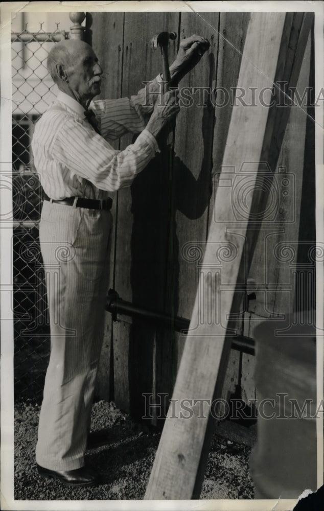 1934 Press Photo H.J. Jewitt, Carpenter Working on 2nd World&#39;s Fair - nea67158 - Historic Images