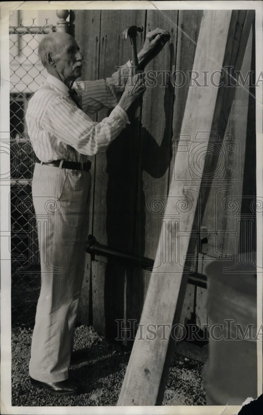 1934 Press Photo H.J. Jewitt, Carpenter Working on 2nd World's Fair - nea67158 - Historic Images