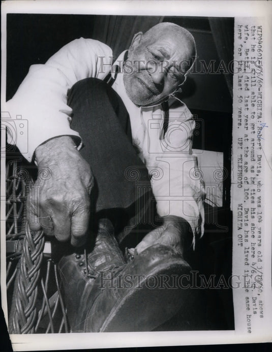 1960 Robert Davis, 104 years - Historic Images