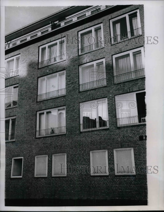 1956 Harry Schefferling fell 38 foot, without suffering injury - Historic Images