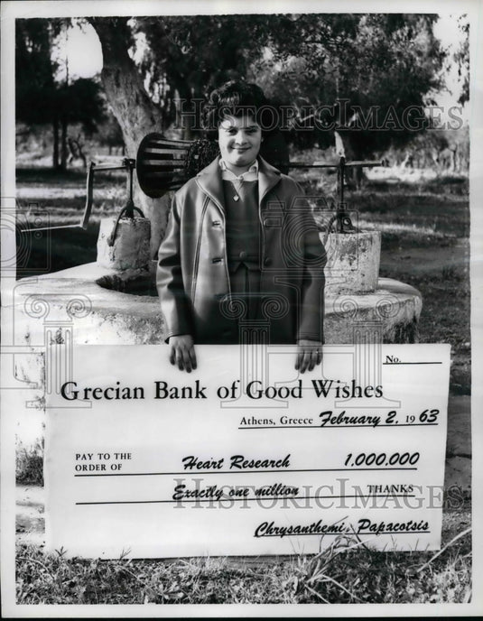 1961 Heart patient of American Heart Assn says thanks  - Historic Images