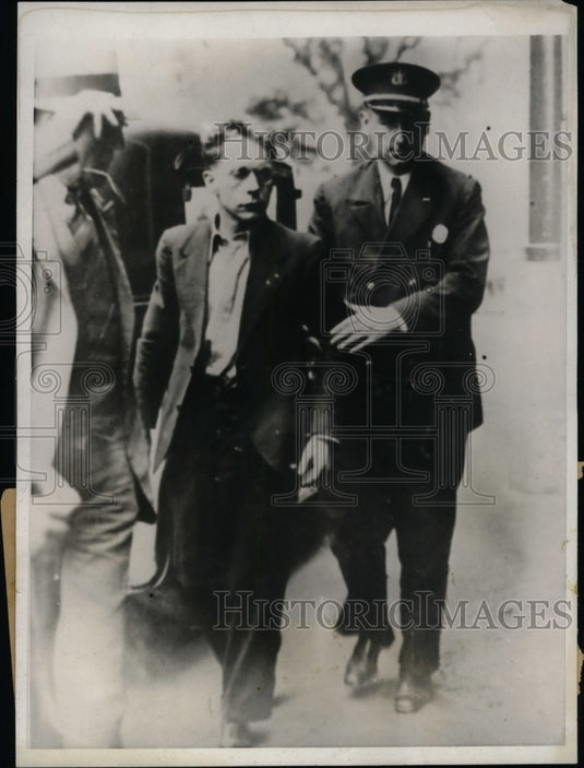 1931 William Russell in Police Custody for Killing Mrs. Nellie Woods - Historic Images