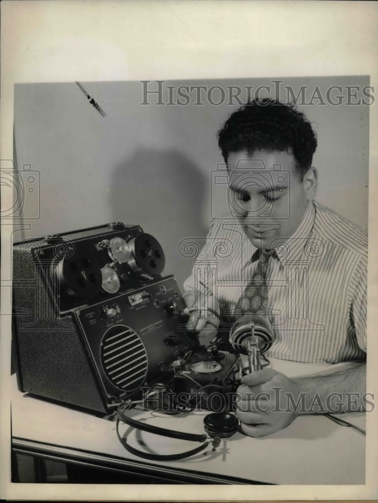 1943 Marvin Camras of Armour Research Foundation in Chicago - Historic Images