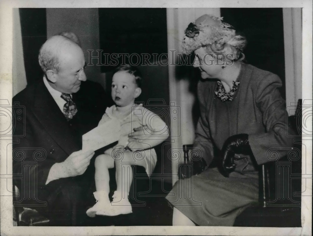 1944 US Chief Of Staff General George Marshall With Grandchild Jimmy - Historic Images