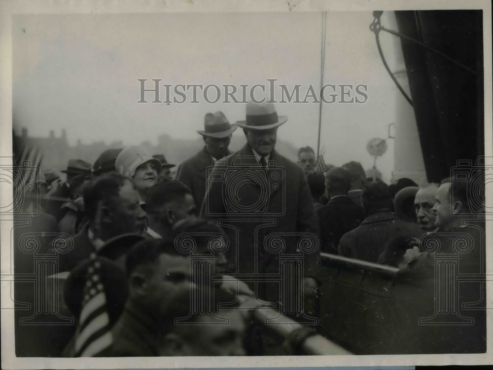 1927 General John Persjing & Howard Savage Arrives In Paris - Historic Images