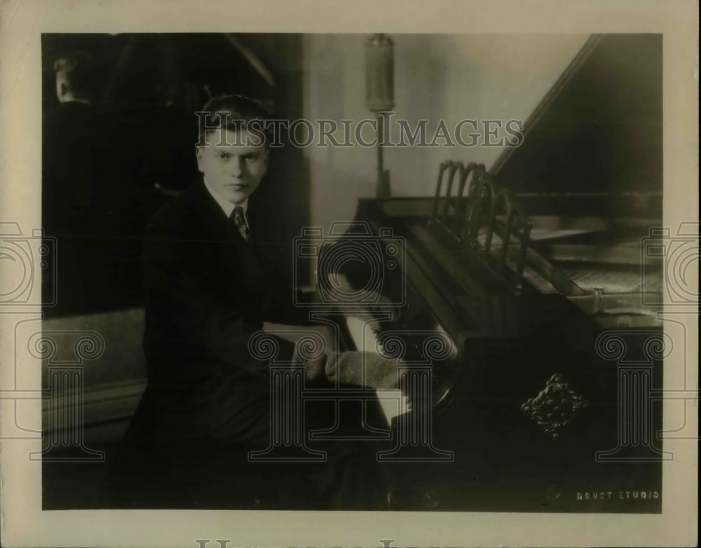 1929 Press Photo Piano Player Henry Scott Poses - nea67669 - Historic Images