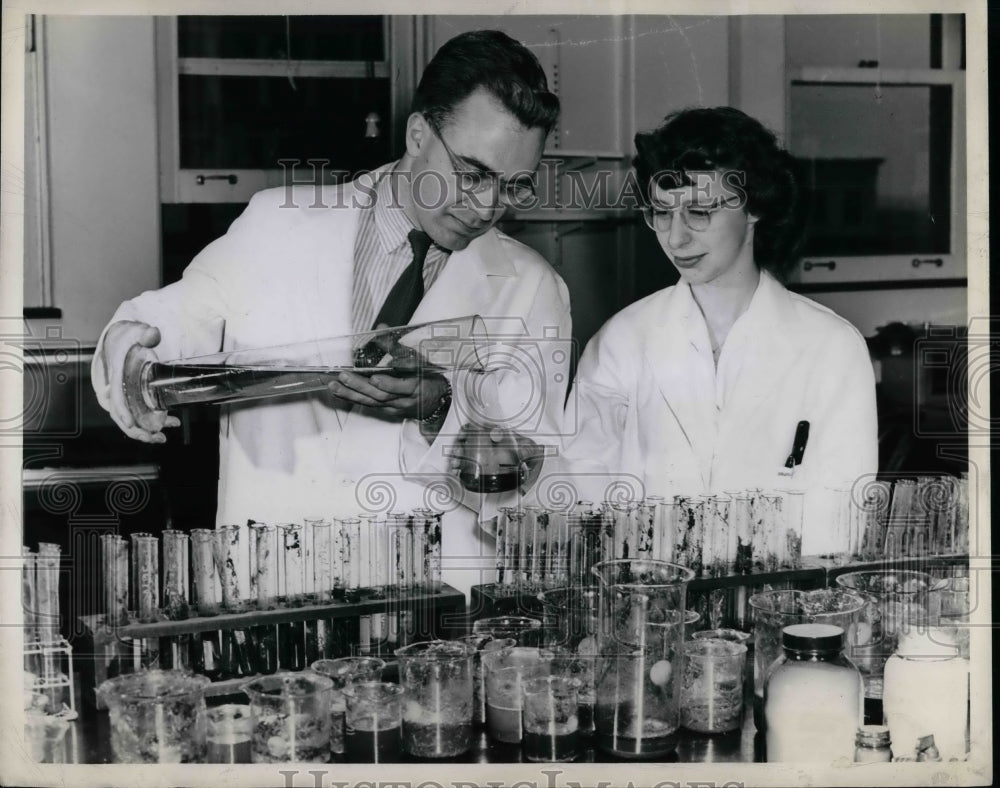 1946 Harold Bissell, Harriet Douglas, Bacteriological Research Lab - Historic Images