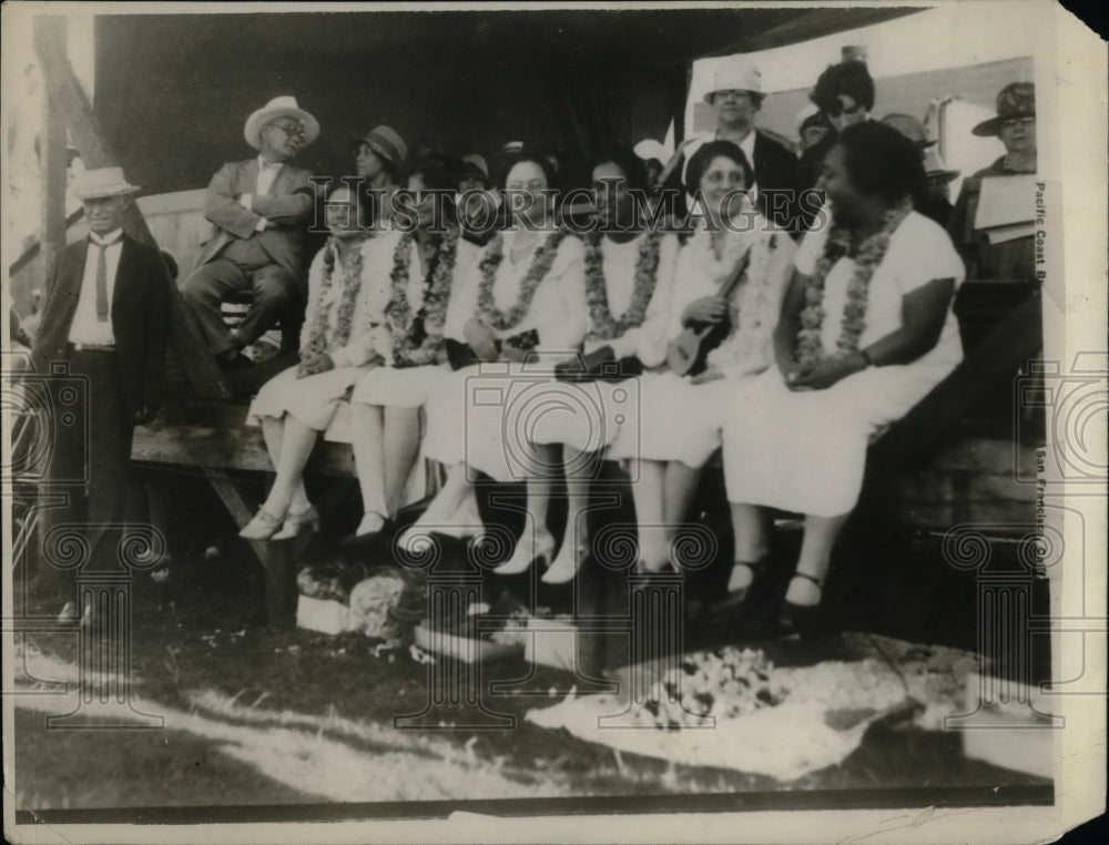 1930 A group of Hawaiian girls in front of the grandstand - Historic Images