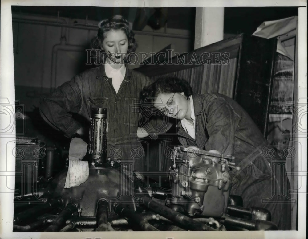 1942 Press Photo Virginia Boughan, Juanita Roach, WATC at Univ. Indiana - Historic Images