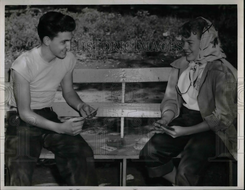 1950 Richard Kcal and Elaine Ahern play canasta  - Historic Images