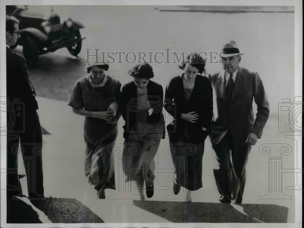 1934 Press Photo Girls face kidnapping charge Joan Burke and Loretta Woody - Historic Images