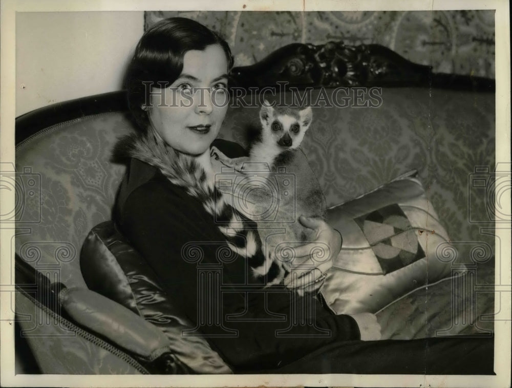 1933 Mrs Wood Kahler Wife Of Author Hotel Beverly Apartment Lemur - Historic Images