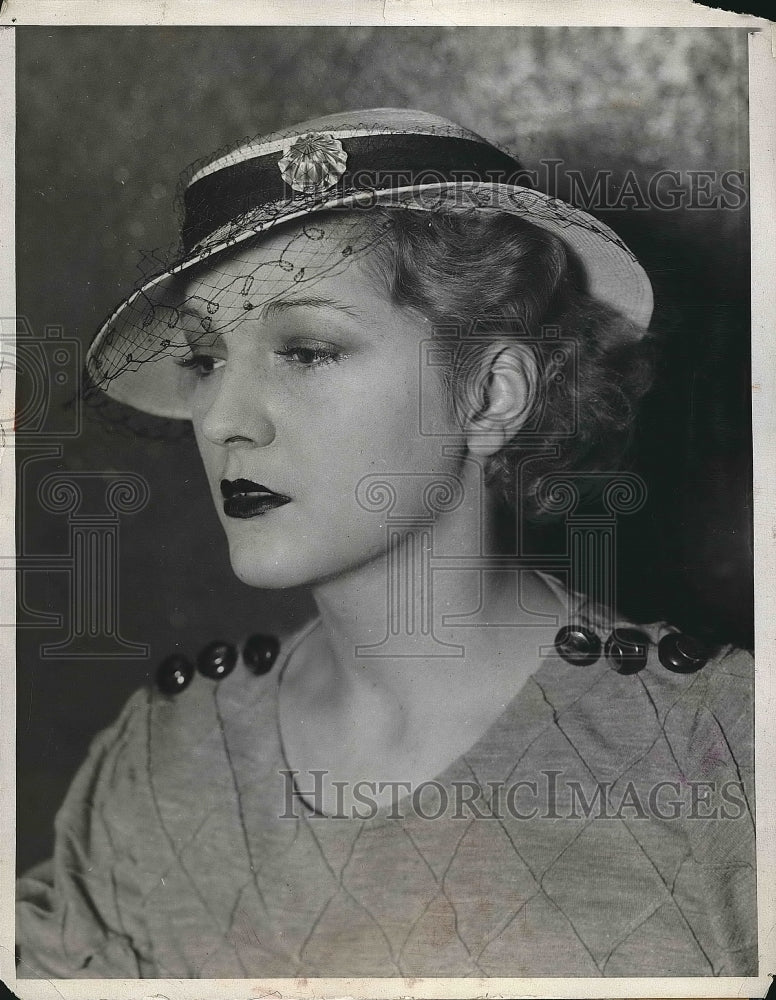 1933 Miss Virginia Kaye, debutant in Parisian hat  - Historic Images