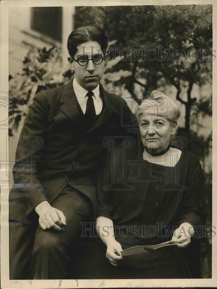 1924 Press Photo Mrs Florence Prag Kahn &amp; son Conrad at Calif. home - nea67935 - Historic Images