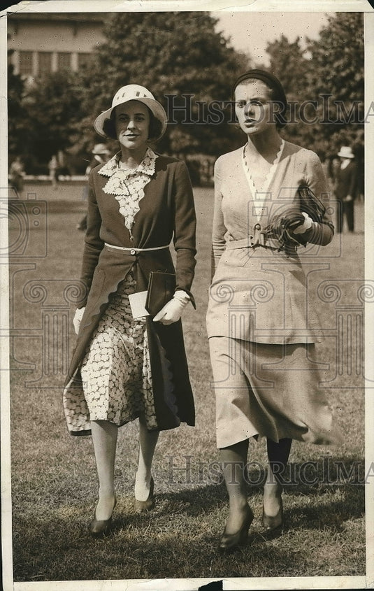 1931 Nora Grace & Kathleen Fox at Belmont Park races  - Historic Images