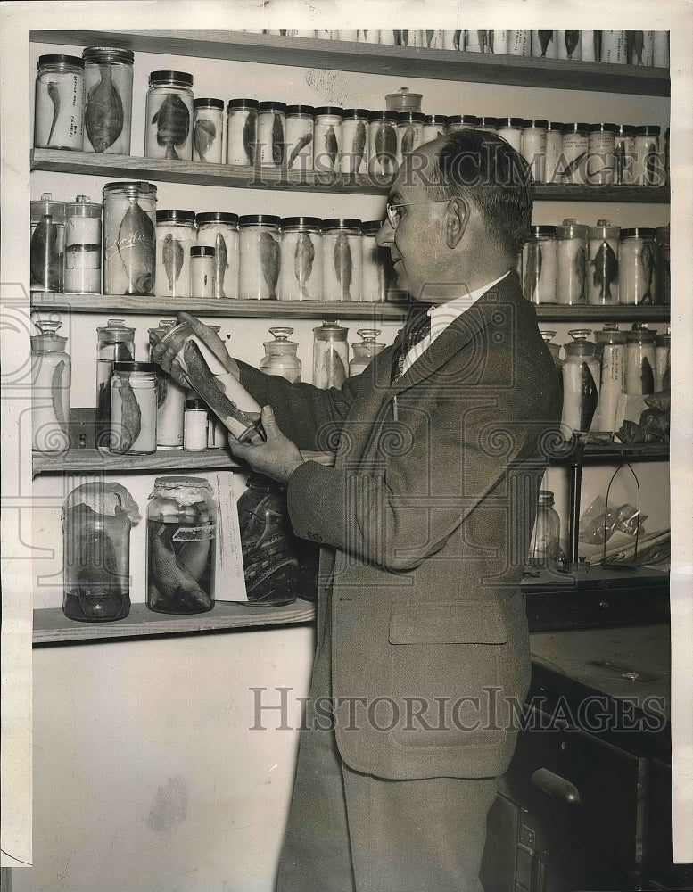 1940 Press Photo Atlanta Fisherman Jeff McCord Pickling His Catches - nea67991 - Historic Images