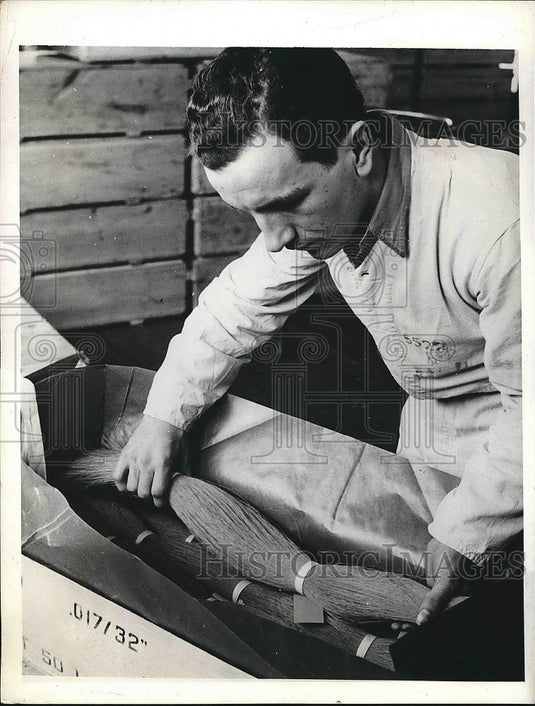 1942 Press Photo Canadian workman with parts for explosives in war effort - Historic Images