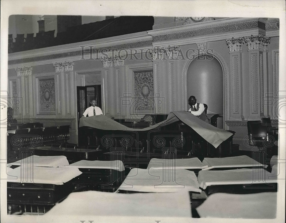 1939 Press Photo Workmen in Senate chamber prepare for session of Congress - Historic Images
