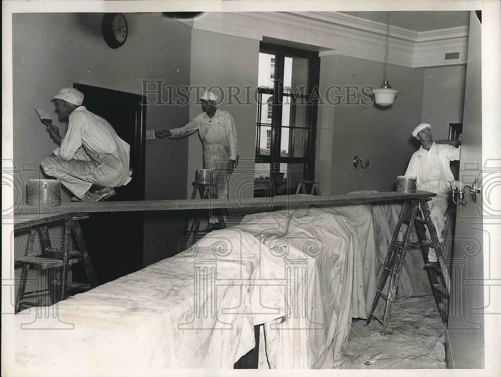 1938 Washington D.C. workers paint Sen Ryan Duffy office  - Historic Images