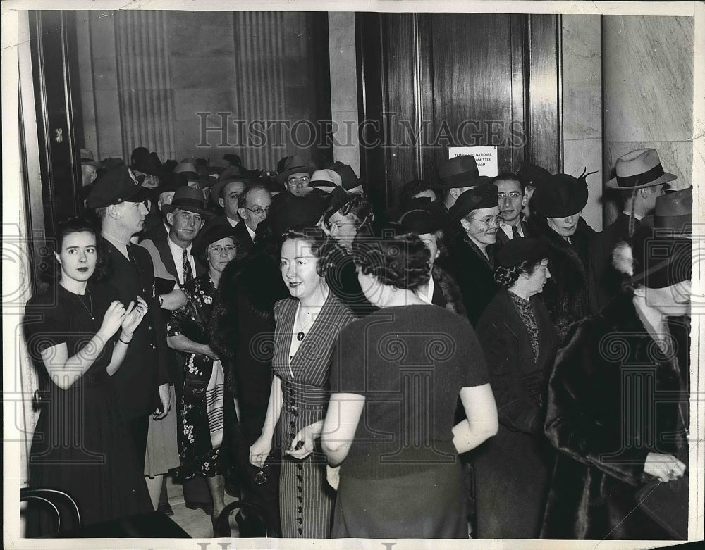 1939 Press Photo Corridor crowd, Hearing of Senate Judiciary Sub-Committee - Historic Images
