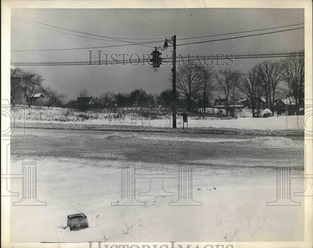 1922 Traffic light at a snow covered intersection  - Historic Images