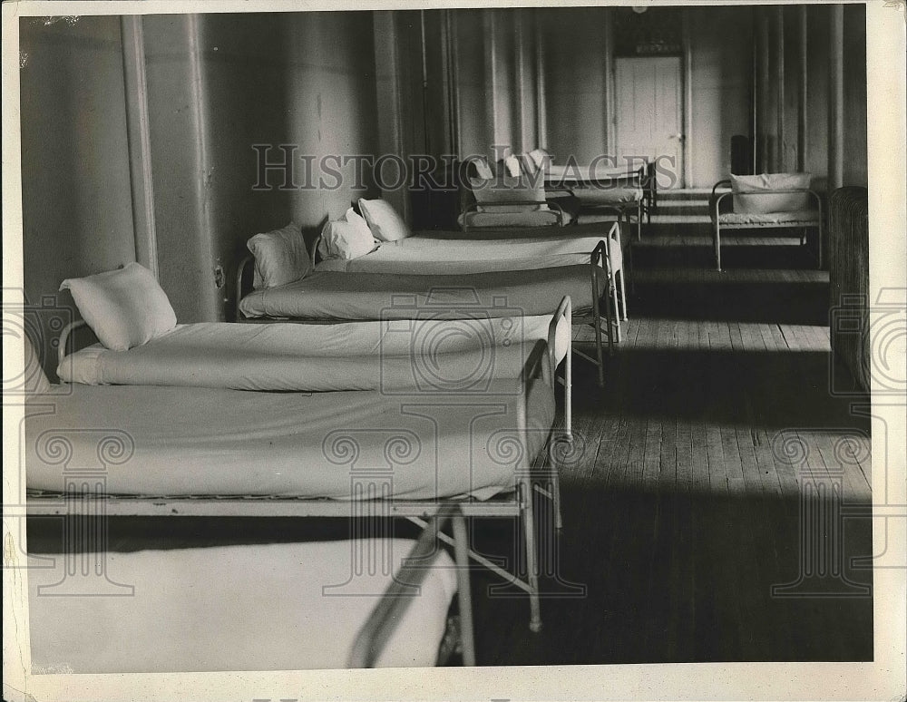 1938 View of Newburg Stat Hospital ward  - Historic Images