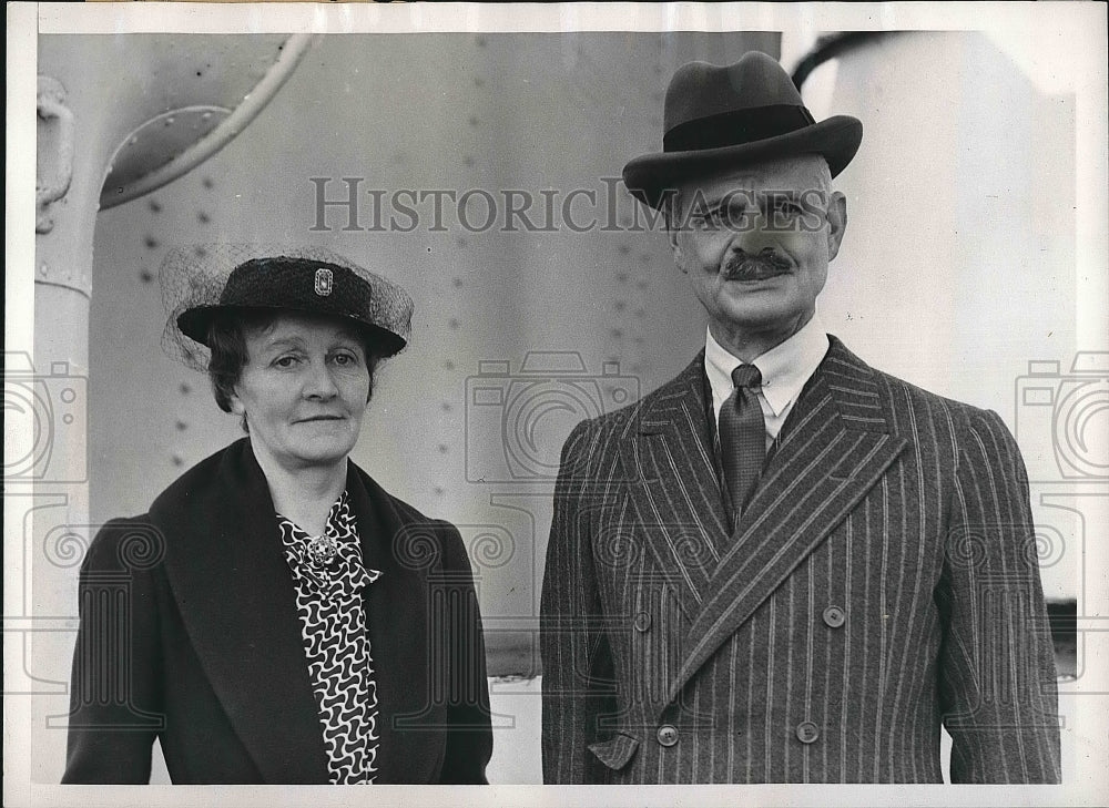 1939 Honorable J.J. Astor, M.P. Lady Violet Astor Arrive in New York - Historic Images