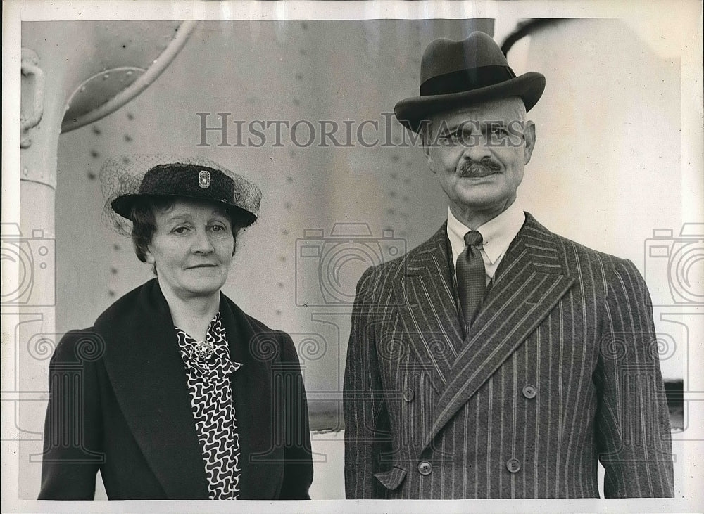 1939 Honorable J.J. Astor, M.P., Lady Violet Astor Arrive, New York - Historic Images