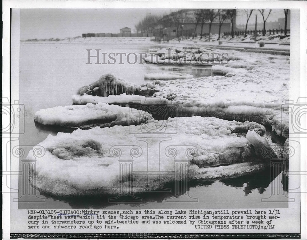 1955 Press Photo Lake Michigan Covered in Ice and Snow from Storm in Chicago - Historic Images