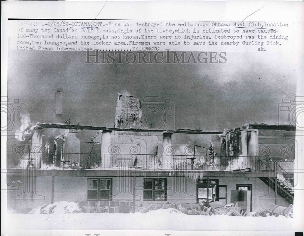 1962 Press Photo Ottawa, Canada, Hunt club destroyed by fire - Historic Images