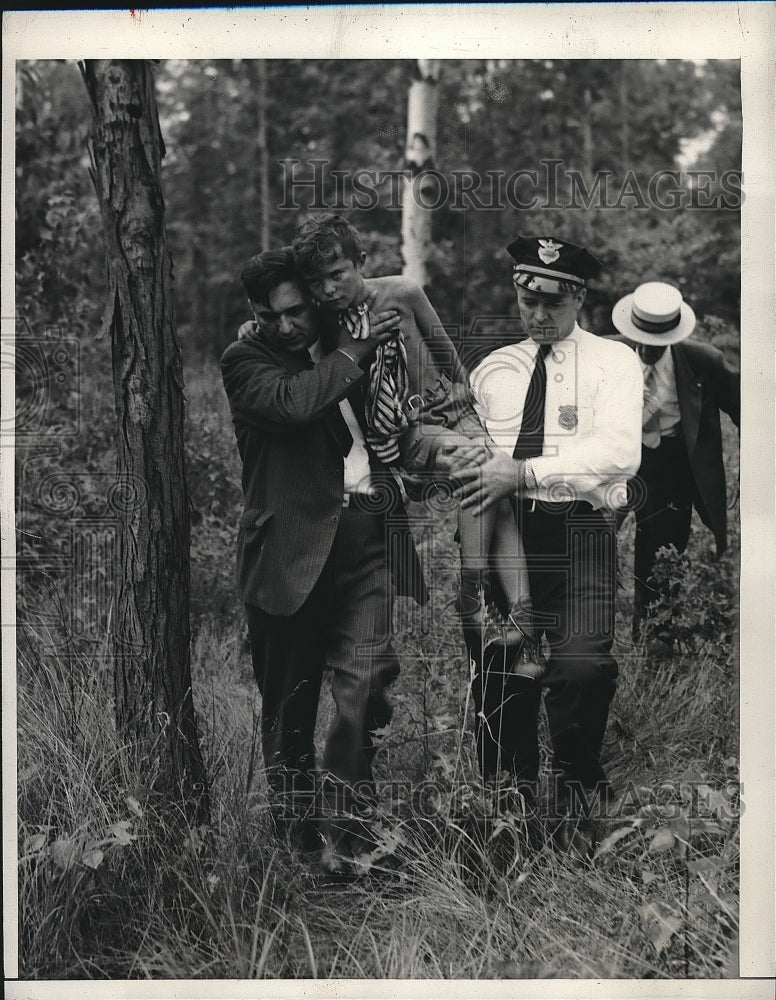 1943 Police Carrying Johnny Buchanan to Safety from Woods - Historic Images