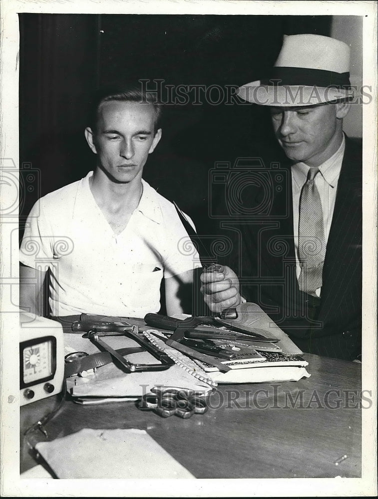 1943 Press Photo Detective Brennan with Killer Gunther Brandt and Equipment - Historic Images