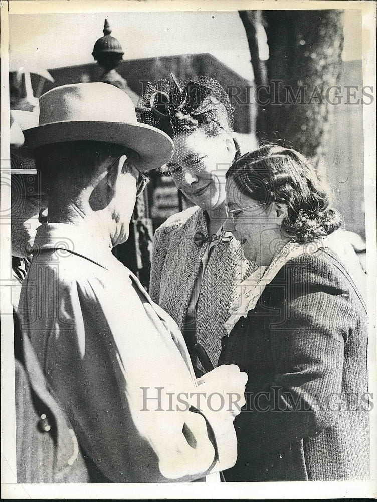 1943 Charged Murderer Beatrice Bouvier Entering Court for Outcome - Historic Images