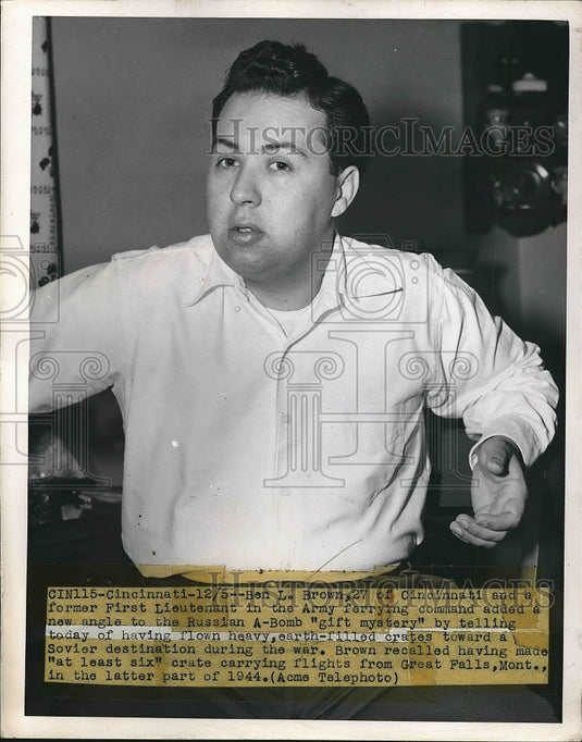 1949 Press Photo Army Pilot Ben Brown Recalling Russian Missions - Historic Images