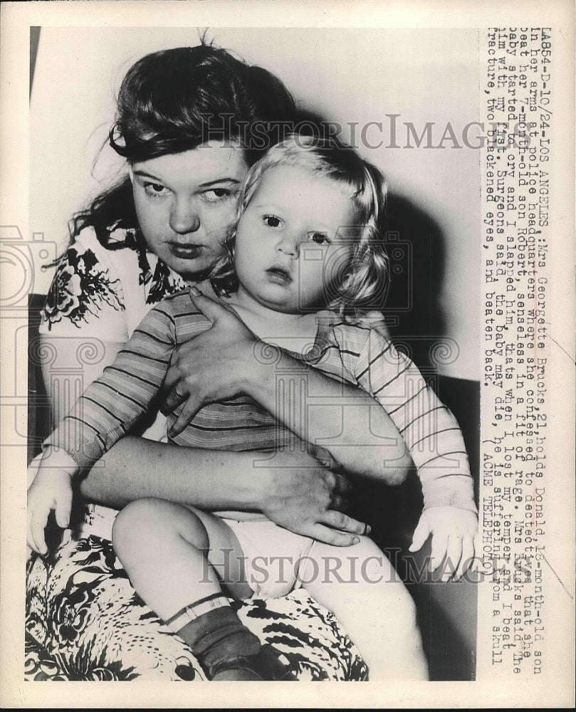 1948 Press Photo Mrs. Georgette Brucks Holds Son Donald At Police Headquarters - Historic Images