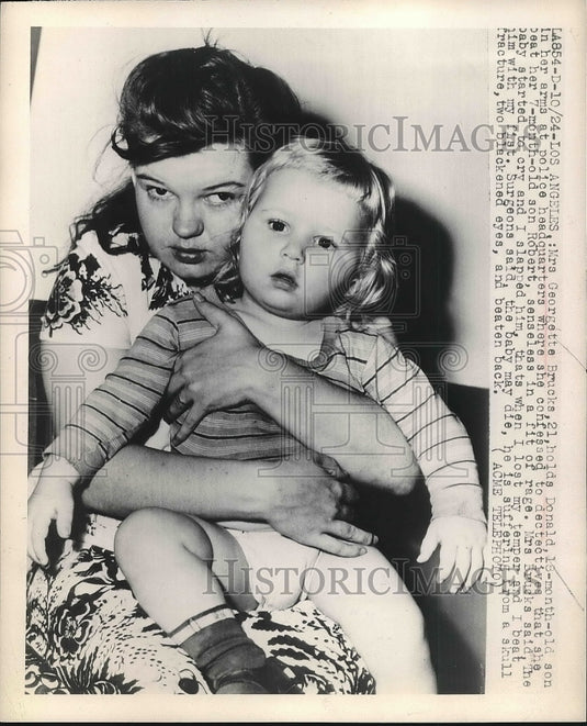 1948 Press Photo Mrs. Georgette Brucks Holds Son Donald At Police Headquarters - Historic Images