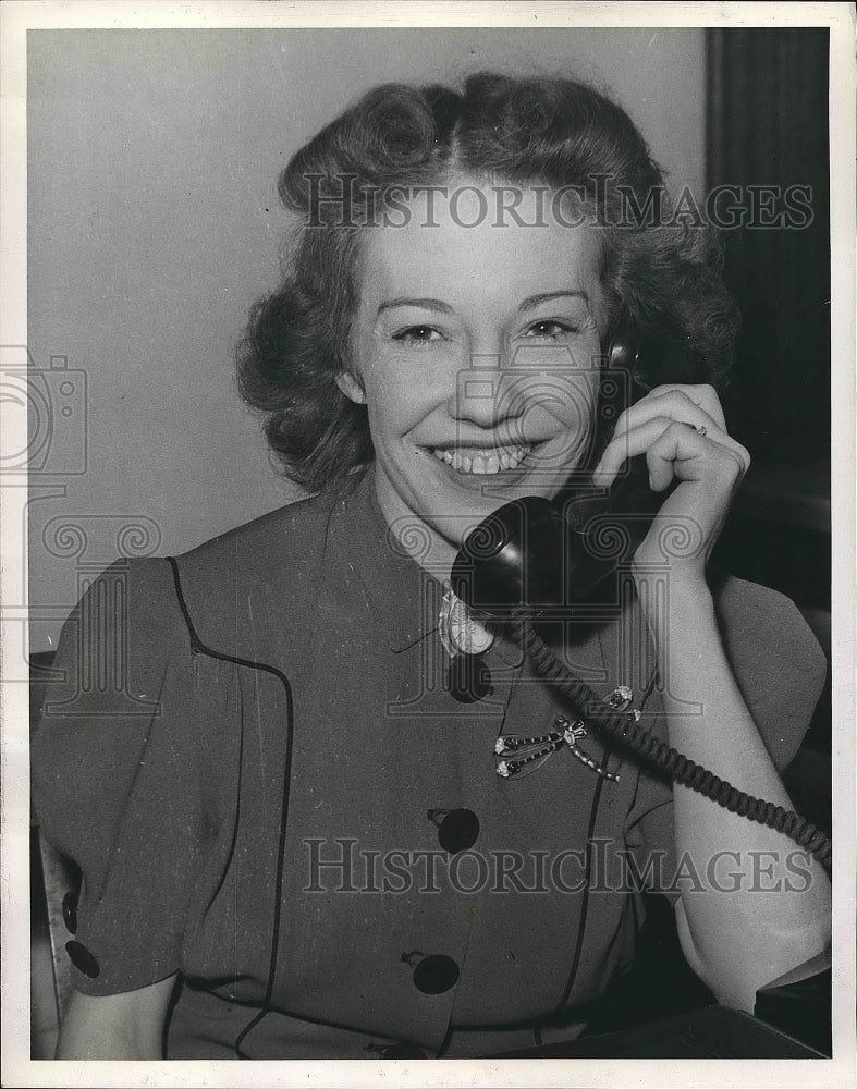 1943 Press Photo Mrs Lincoln Berri of St Louis Housewife - nea68496 - Historic Images