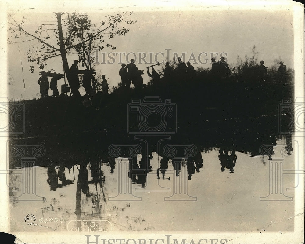 1919 Press Photo American Engineers at working in Temporary Bridge in Arginne. - Historic Images