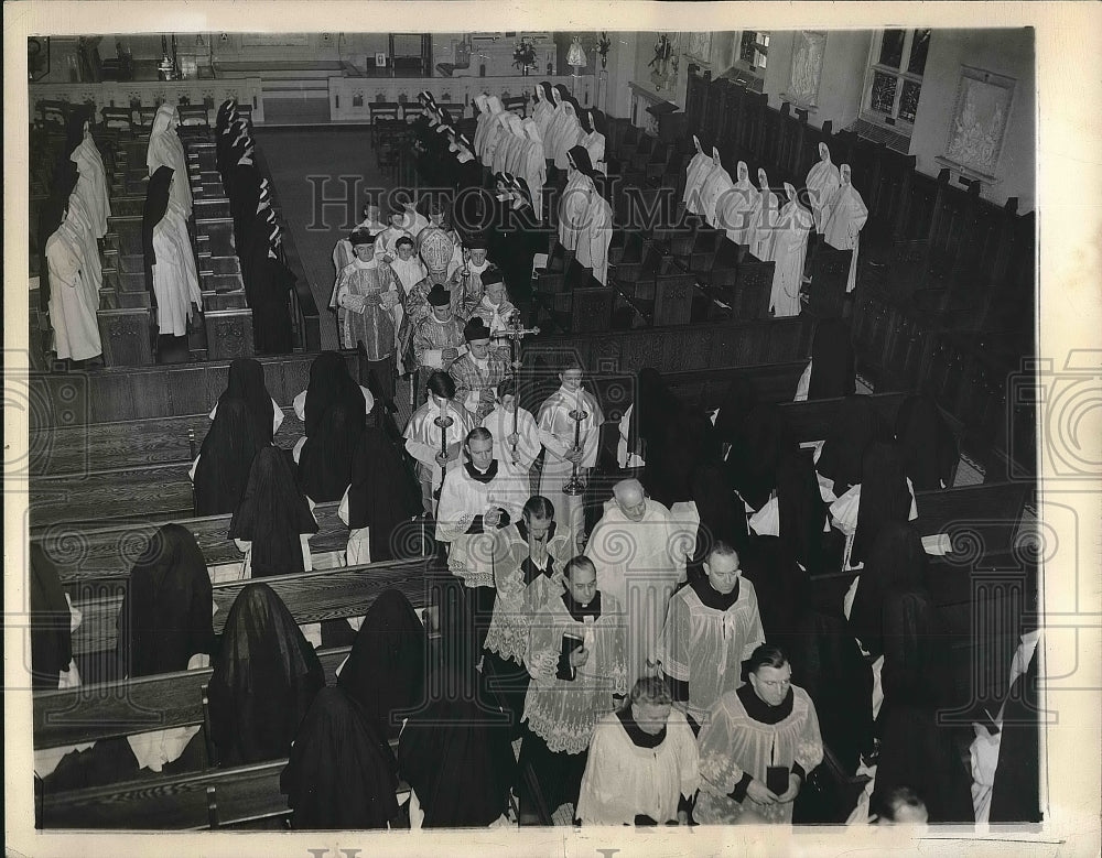 1945 Celebration of Solemn Pontifical Mass, Archbishop F. Spellman - Historic Images