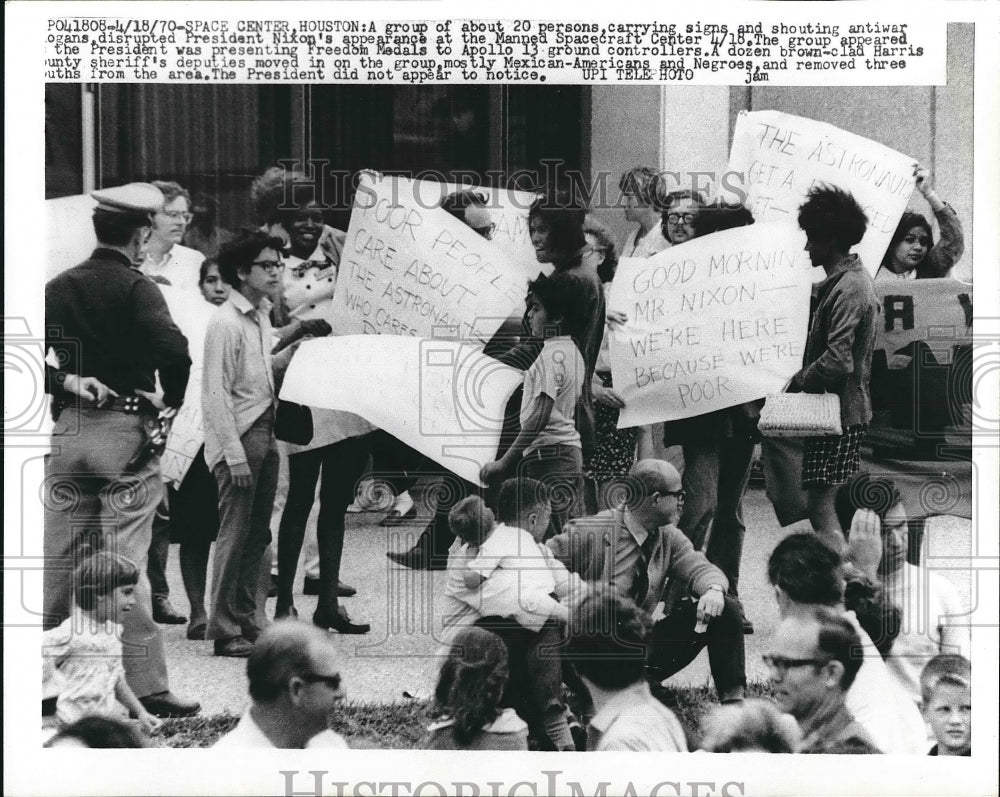 1970 Demonstrators disrupted Pres.Nixon at Manned Spacecraft Center. - Historic Images