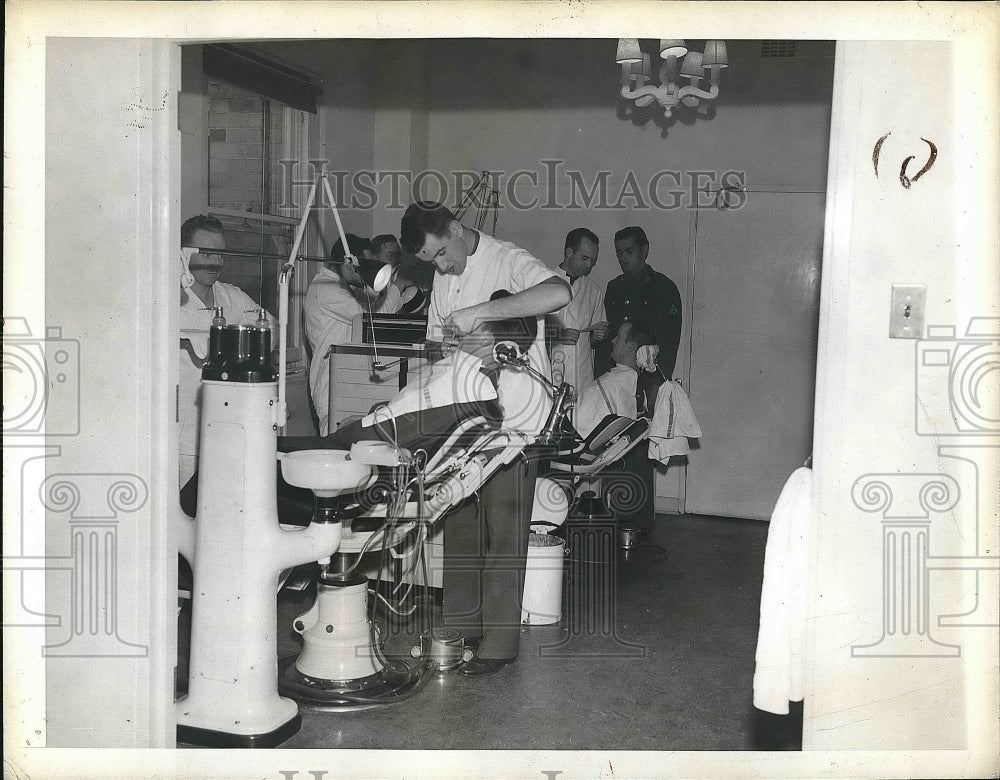 1943 Press Photo Dental Clinic, Fourth General Hospital, fixing soldier's teeth - Historic Images