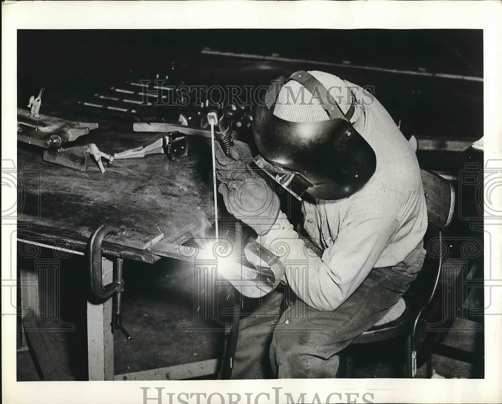1952 Welder and weld Hooks Republic 17 - Historic Images