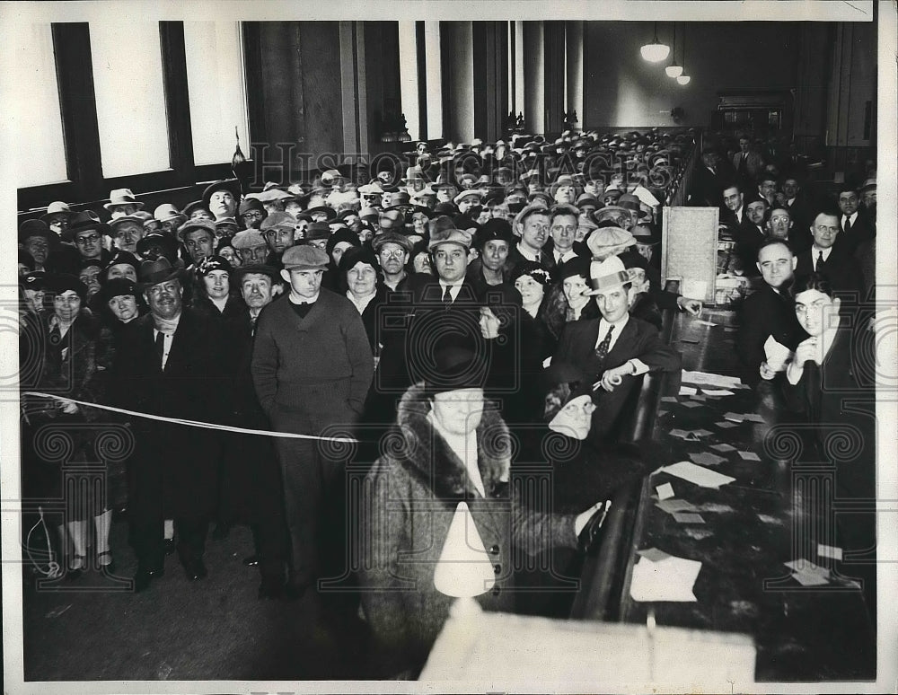 1933 Press Photo Taxpayers at County Treasurer&#39;s Office in Chicago - nea68828 - Historic Images