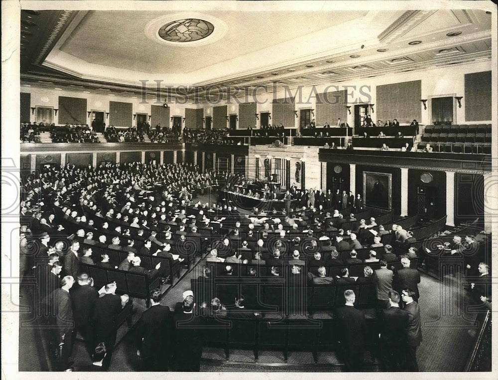1964 View Of US Council House Crowd  - Historic Images