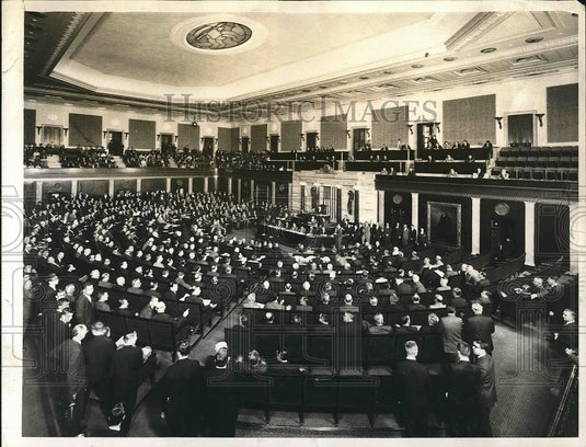 1964 View Of US Council House Crowd  - Historic Images