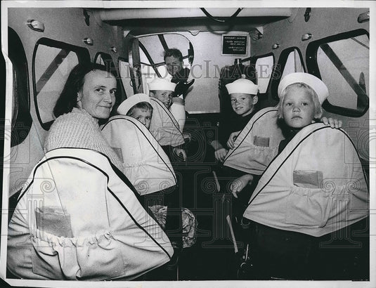 1960 Pilot Peter Ahrens With Wife Ursala & Children Erhard,Gudrun - Historic Images