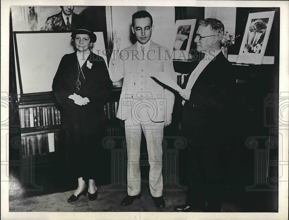 1934 Arthur J. Altmeyer sworn in as Assistant Secretary of Labor - Historic Images