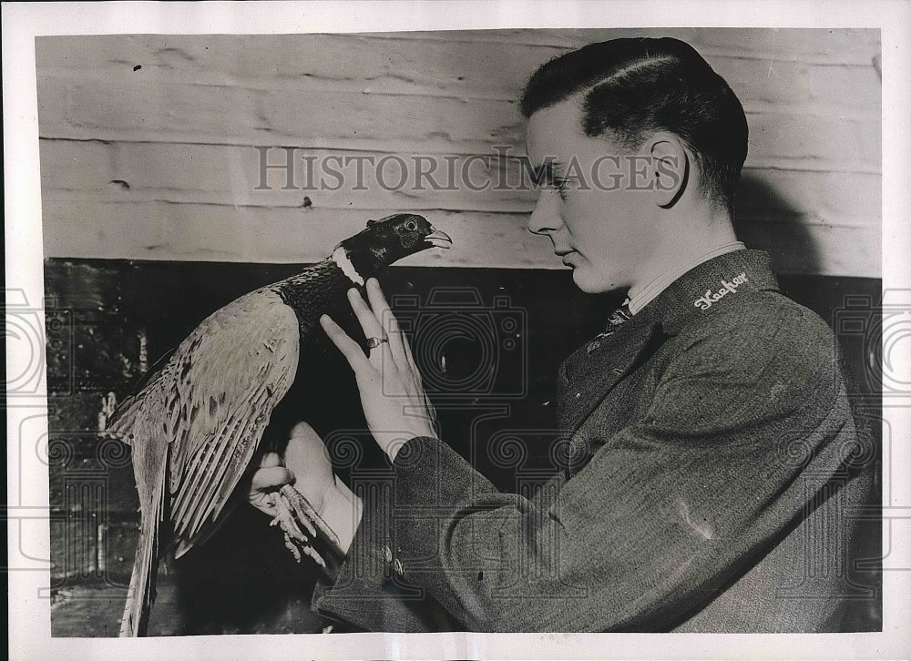 1938 Arthur Hopper London zookeeper  - Historic Images