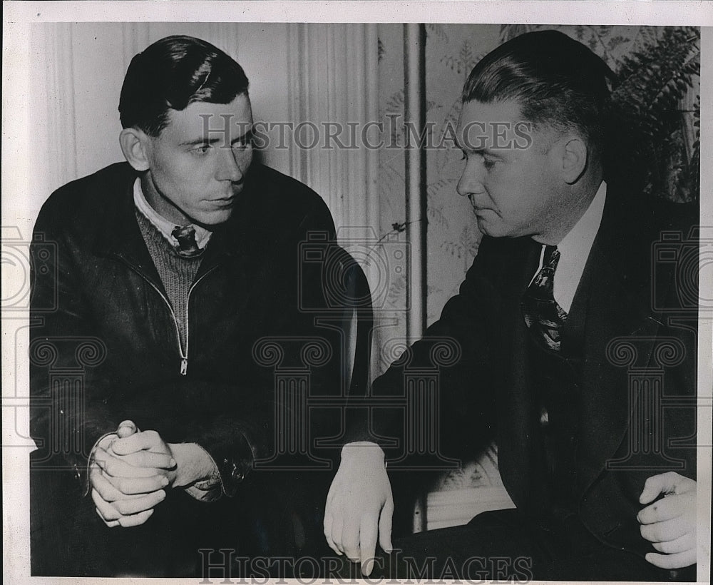 1938 Henry W. Heipel Quizzed By Sheriff Dolos Blanchard In Oregon - Historic Images